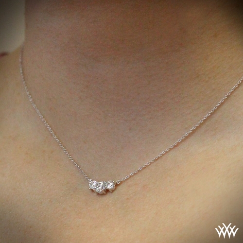 3 stone horizontal diamond necklace